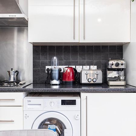 Trendy 4 Bed Apartment Near Vibrant Shoreditch W Balcony And Walking Distance To Tube London Luaran gambar
