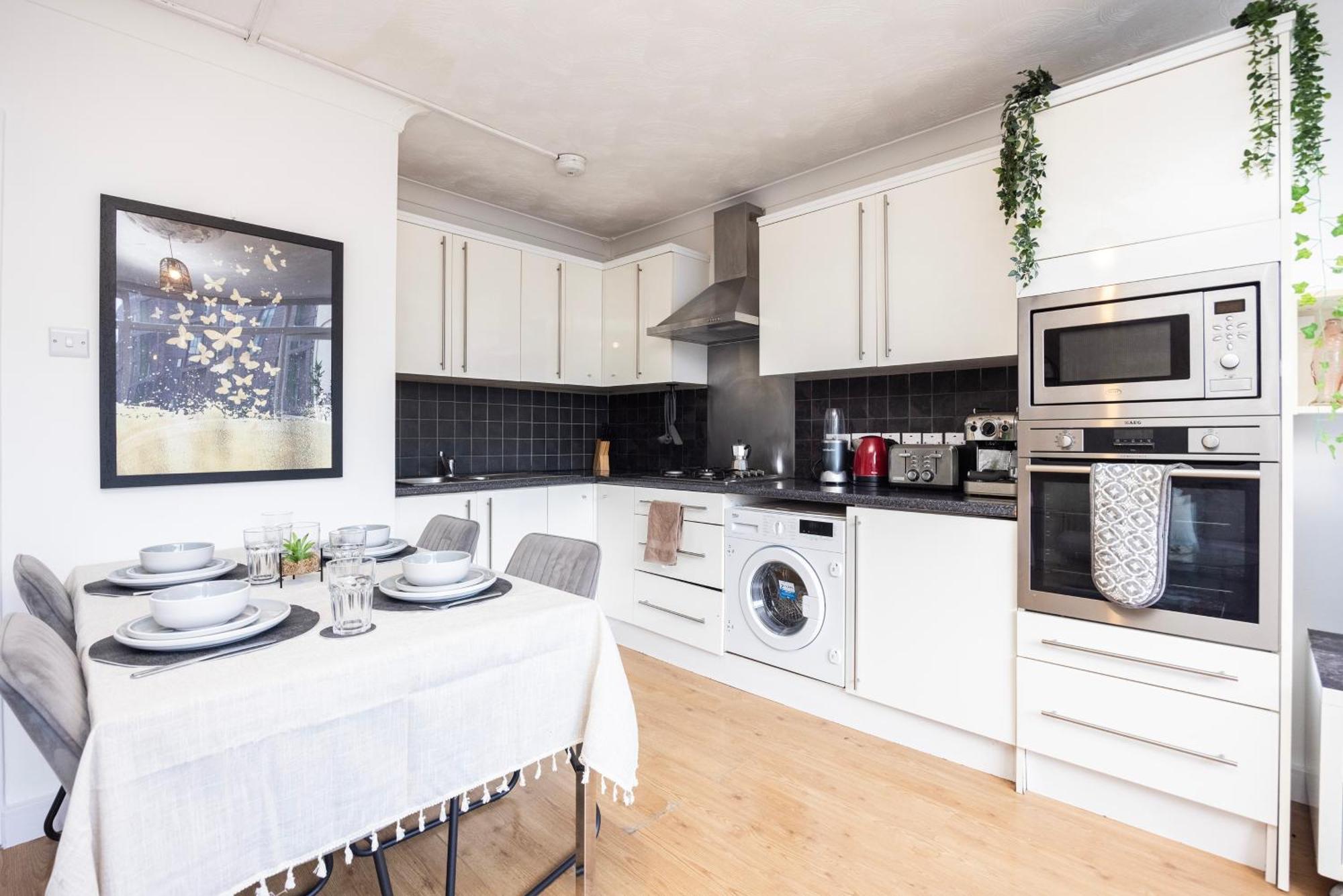 Trendy 4 Bed Apartment Near Vibrant Shoreditch W Balcony And Walking Distance To Tube London Luaran gambar