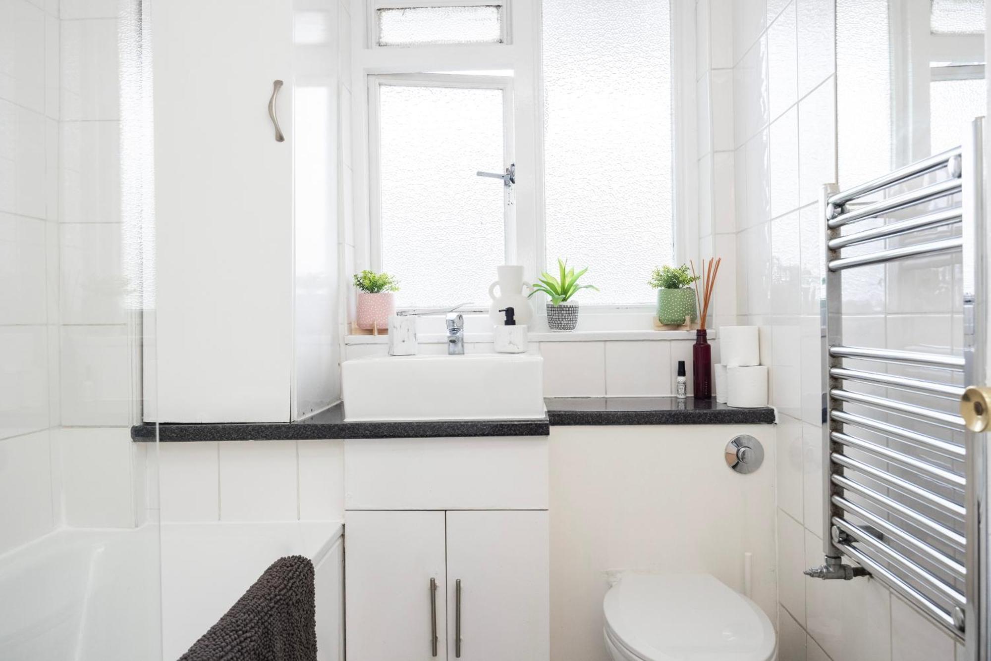 Trendy 4 Bed Apartment Near Vibrant Shoreditch W Balcony And Walking Distance To Tube London Luaran gambar